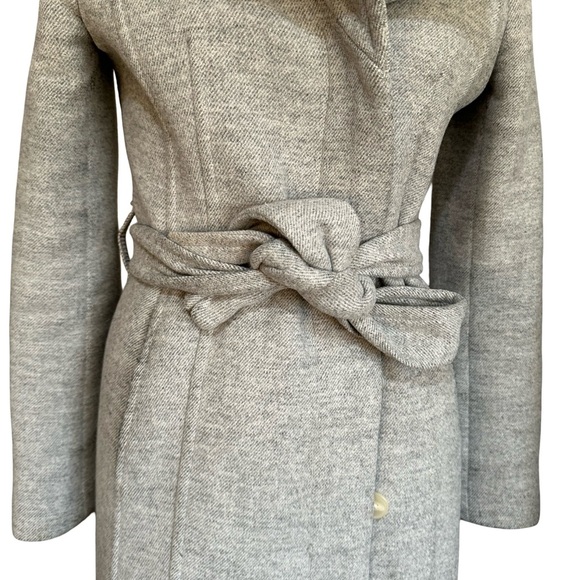 Aritzia Light Gray Women's Trench Coat - Picture 5 of 11